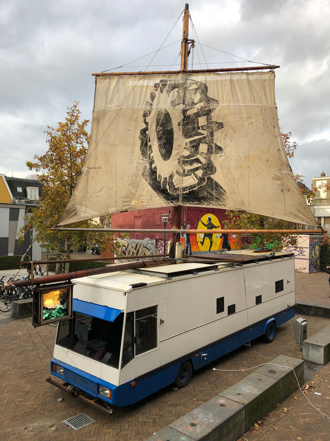 Unfair - Jop vissers vorstenbosch, prototype voor de zeilende handelsvaart over asfalt, 2018