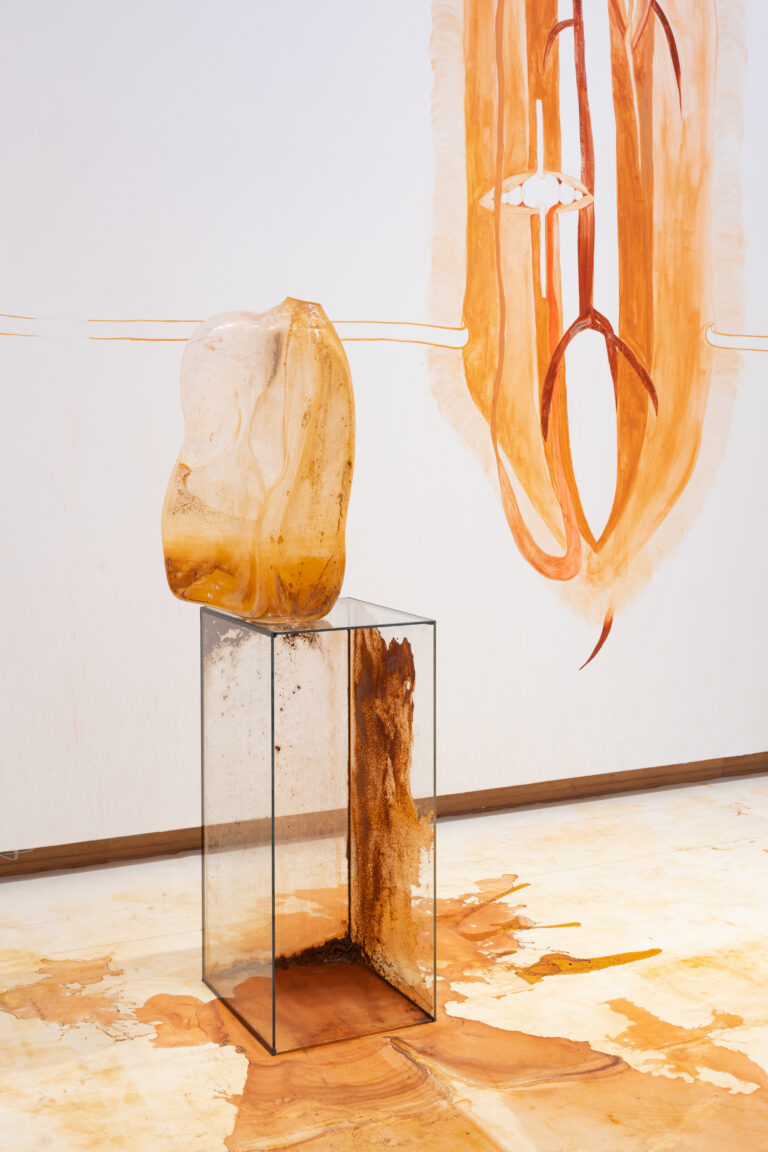 Unfair - Mirre_séur_rehearsing decay_2023_photo_ ernst van deursen