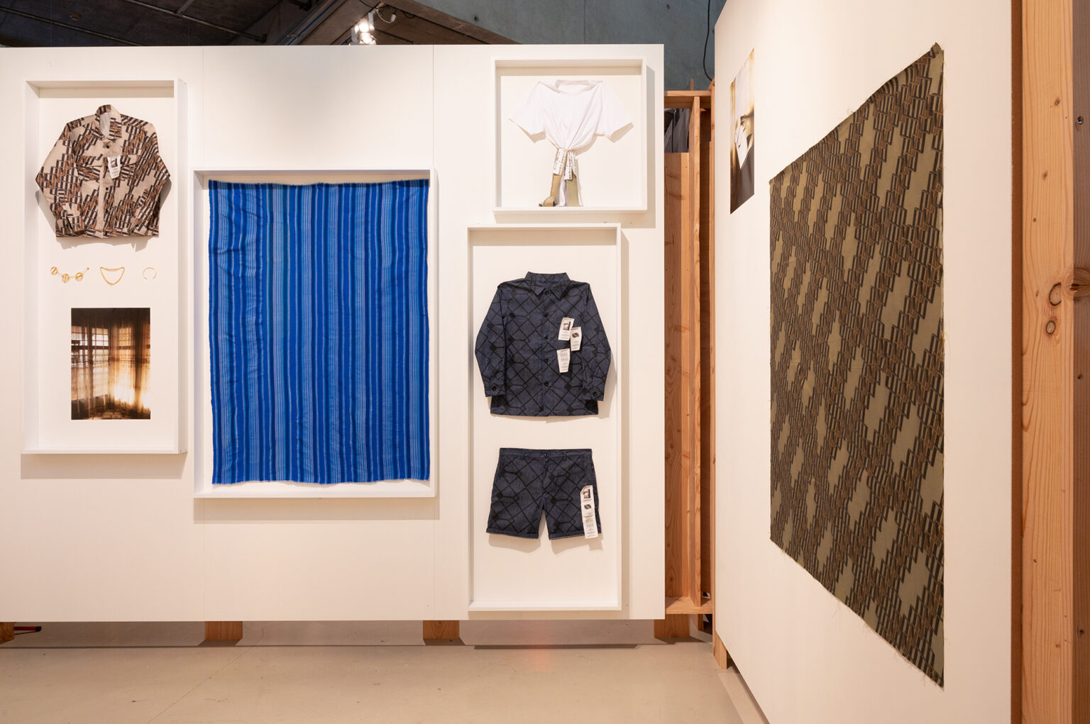 Unfair - Wendy_owusu_from abena to gloria_ kumasi season_2022_ het niewe instituut exhibition view©petra_van_der_ree_07